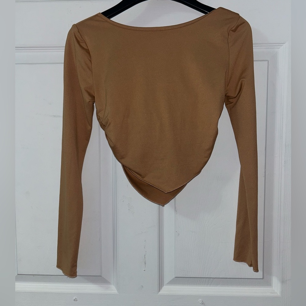🔥NEW Ruched Cropped Blouse - Picture 3 of 3